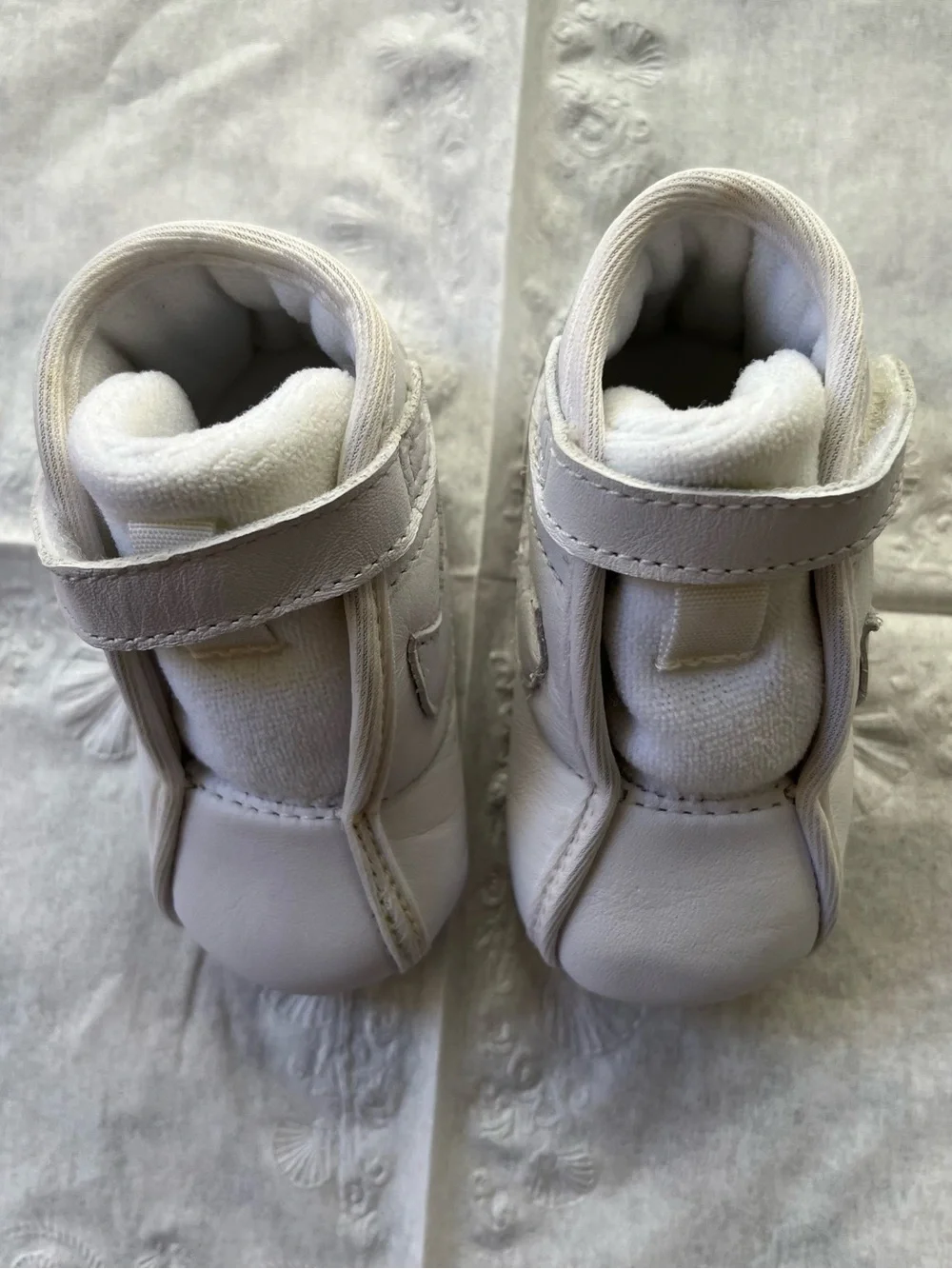 NWOT Vintage Nike Baby Swoosh Size 2 White Leather Sneaker Booties